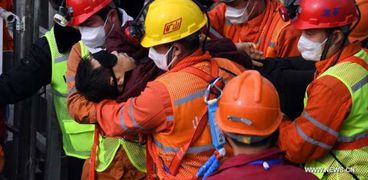 إنقاذ ضحايا فى حادث سابق فى الصين