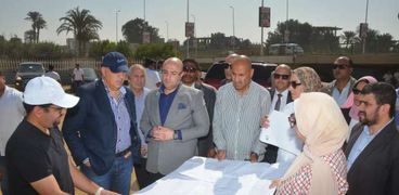 وزير الري ومحافظ بني سويف يتفقدان مشروع إنشاء المرسى النهري