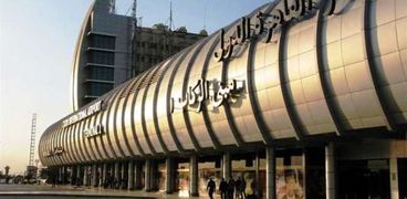 مطار القاهرة يستقبل الوفد رفيع المستوى