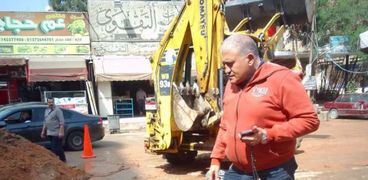 رئيس حي شرق مدينة نصر يتابع إصلاح كسر ماسورة مياه