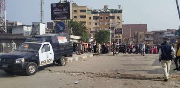 محافظة الجيزة تفتح شارعين في محيط مزلقان العياط بعد إزالة التعديات