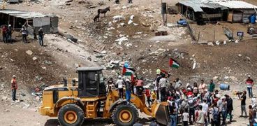 مواجهات بين فلسطينيين وقوات الاحتلال فى «الخان الأحمر»