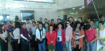 السياح الصينيون بعد وصولهم لمطار القاهرة