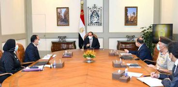 السيسي يتابع موقف متابعة إقامة المجمعات الصناعية بمحافظات مصر خلال اجتماعه اليوم