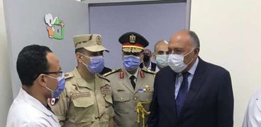 صور.. وزير الخارجية يتفقد المستشفى الميداني المصري في بيروت
