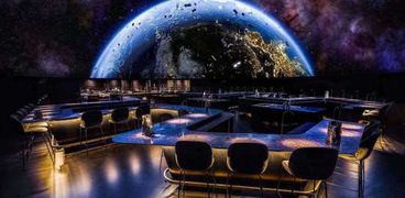 مشهد تخيلي لـ مطعم في الفضاء