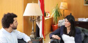 وزيرة السياحة تبحث "سياحة المغامرات" مع "عمر سمرة"
