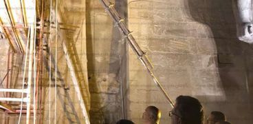 وزير الآثار يتفقد أعمال ترميم التمثال الأخير للملك رمسيس الثاني