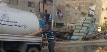 كسح المياه من شوارع مدينة السادات