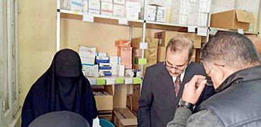 محافظ كفرالشيخ يتفقد مدرسة ووحدة صحية ويطالب بتوفير الأدوية