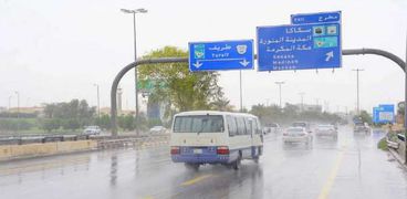 أمطار بالسعودية وانخفاض درجات الحرارة في مكة