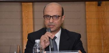 الدكتور أحمد المنشاوى عميد طب أسيوط