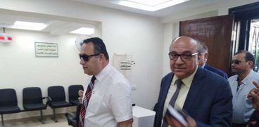 محافظ الإسكندرية يتفقد مركز خدمة تموين "السيوف" قبل افتتاحه