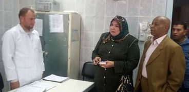 أمل زكريا تتابع الخدمة بمستشفى أبوحمص بالبحيرة