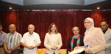 الدكتورة نيفين الكيلاني وزيرة الثقافة تسلم جوائز القومي للترجمة