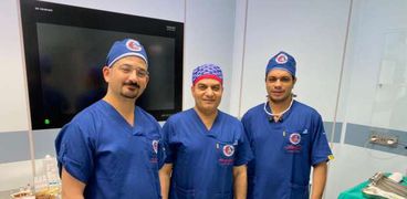 الفريق الطبي الذي أجرى الجراحة بكفر الشيخ الجامعي