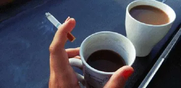 التدخين مع تناول القهوة
