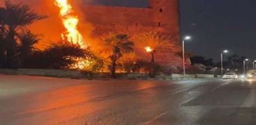 جانب من الحريق بمحيط قلعة صلاح الدين الأيوبي