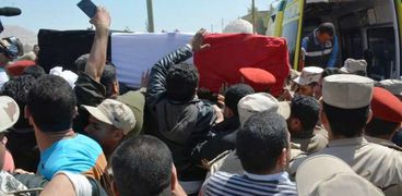 بالصور| الآلاف يشيعون جثمان الشهيد الملازم أول "محمد طلعت" بسوهاج