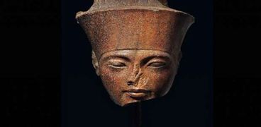 رأس تمثال توت عنخ آمون المعروضة للبيع