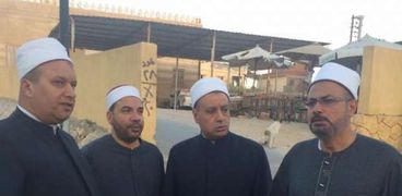 قيادات أوقاف مطروح خلال جولات ميدانية لتفقد المساجد فى العلمين