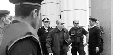 وزير الداخلية الأسبق يعود إلى السجن بعد هروبه منذ 10 مايو الماضى