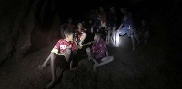 الأطفال داخل الكهف في تايلاند