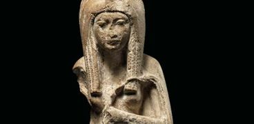 جزء من الآثار المصرية المعروضة فى دار كريستيز البريطانية