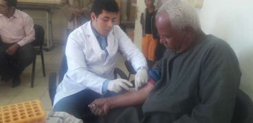 بالصور| قافلة طبية برعاية "مصر الخير" بقرية الشيخ زين الدين بسوهاج