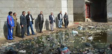 وفد من وزارة البيئة يتفقد قرى مطوبس