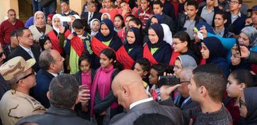 طلاب مدارس الإسكندرية يزرون مشروع "بشاير الخير" تنفيذا لتوجيهات الرئيس