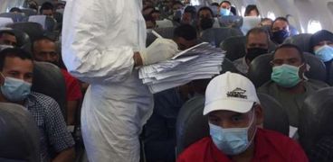 المطار يستقبل 3 رحلات إستثنائية تقل 420 مصري من بالسعودية