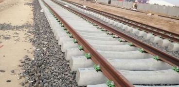 « الوطن » تنشر أولى لقطات تدشين خط السكة الحديد للقطار المكهرب بشرق القاهرة أمام مدينة المستقبل