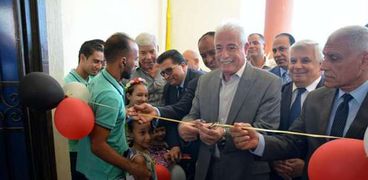 خالد  فودة محافظ جنوب سيناء خلال افتتاح المدرسة المصرية اليابانية