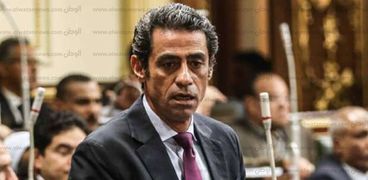النائب مصطفى الجندى المستشار السياسى لرئيس البرلمان الإفريقى