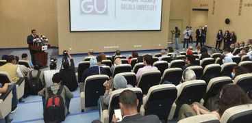 وزير التعليم العالي خلال إلقاء كلمته في مؤتمر مجلس أمناء جامعة الجلالة