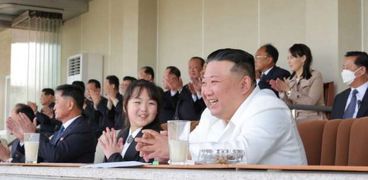 زعيم كوريا الشمالية يحضر مباراة لكرة القدم