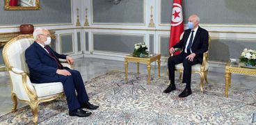 الرئيس التونسي قيس سعيد مع راشد الغنوشي