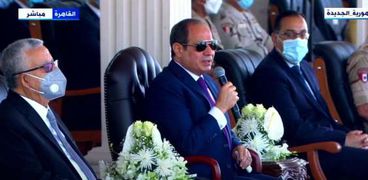 الرئيس عبد الفتاح السيسي اليوم في  تفقده المعدات المشاركة في تطوير قري الريف المصري