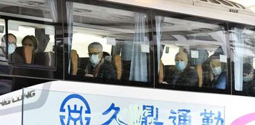 خبراء الصحة العالمية خلال رحلتهم للبحث عن منشأ كورونا في الصين