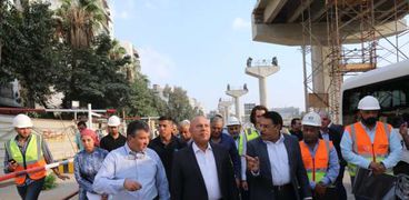 وزير النقل يتفقد «مونوريل شرق النيل».. ويعلن استلام 11 قطارا