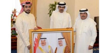 سمو نائب رئيس الوزراء يستقبل المصور البحريني أحمد عبد الله علي العبد الله