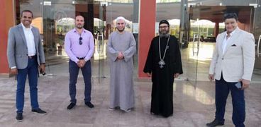 رجال الدين المسيحي و الإسلامي داخل الحجر الصحي بفندق مرسي علم