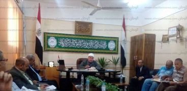 رئيس أزهرية كفر الشيخ يجتمع بمديرى المراحل