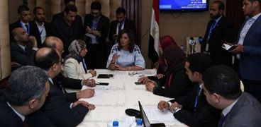 وزيرة الهجرة فى غرفة عمليات متابعة تصويت المصريين فى الخارج
