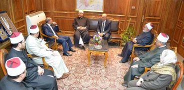 إجتماع سابق لقيادات المؤسسات الدينية برئاسة الإمام الأكبر