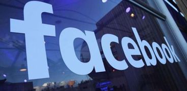 الحكومة تضع أطر للتحكم في المحتوى الضار على فيسبوك وواتسآب