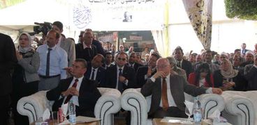 وزير الثقافة ومحافظ كفر الشيخ خلال افتتاح معرض الكتاب بدسوق أمس