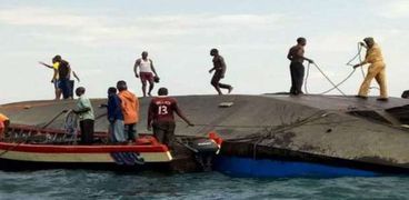 محاولات إنقاذ غرقى عبارة تنزانيا