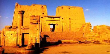 معبد حورس في إدفو.. تحفة معمارية تروي قصة الصراع بين الخير والشر